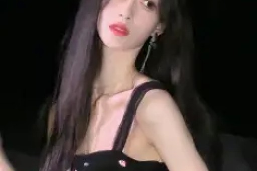 斗鱼女主播忘关摄像头私密画面流出！虚假人设彻底翻车